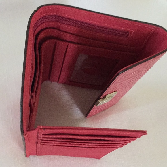 Liz Claiborne pink wallet - Picture 5 of 5
